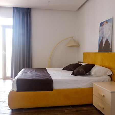 Amh Hotel Дуррес Экстерьер фото