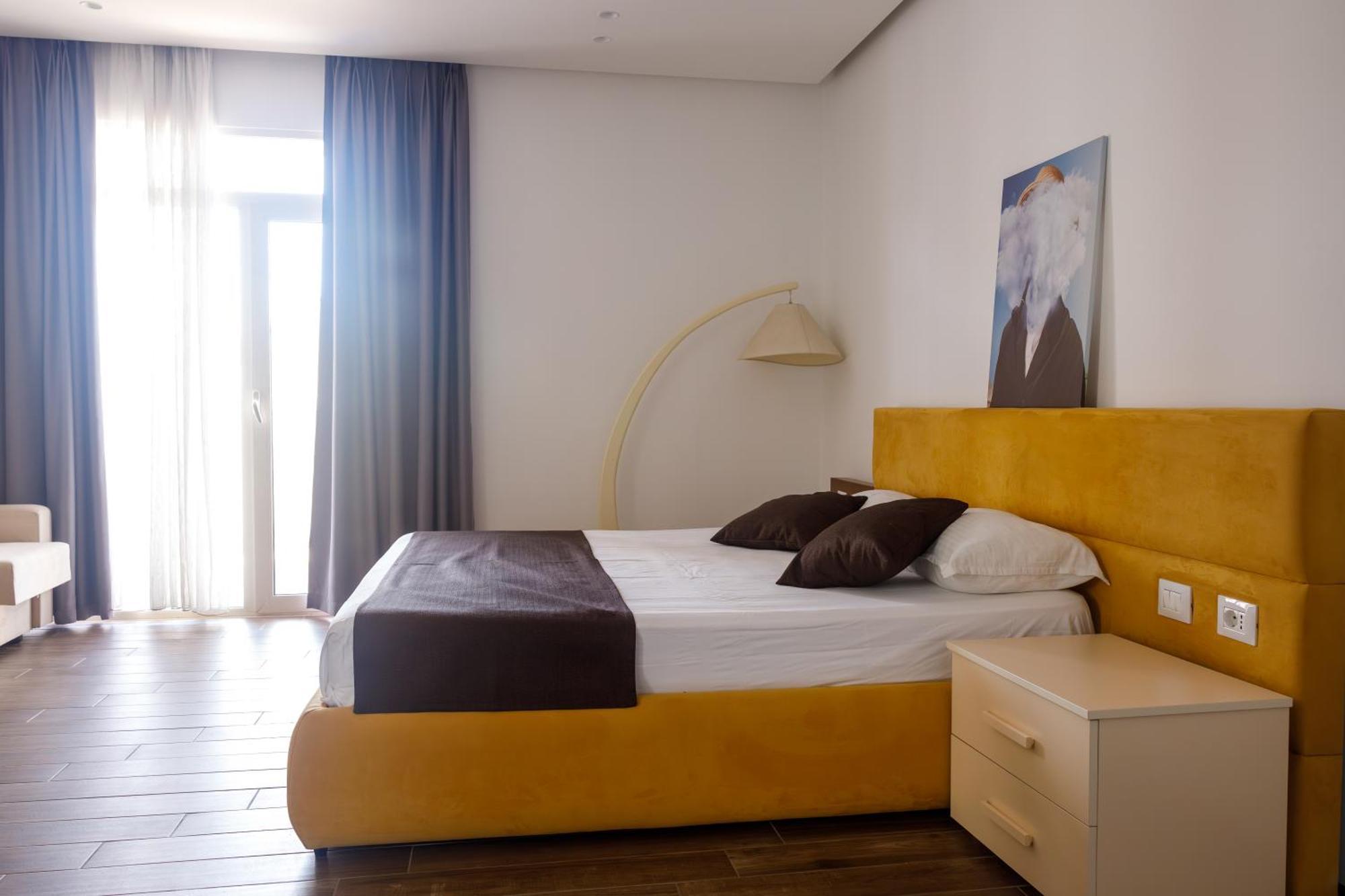 Amh Hotel Дуррес Экстерьер фото