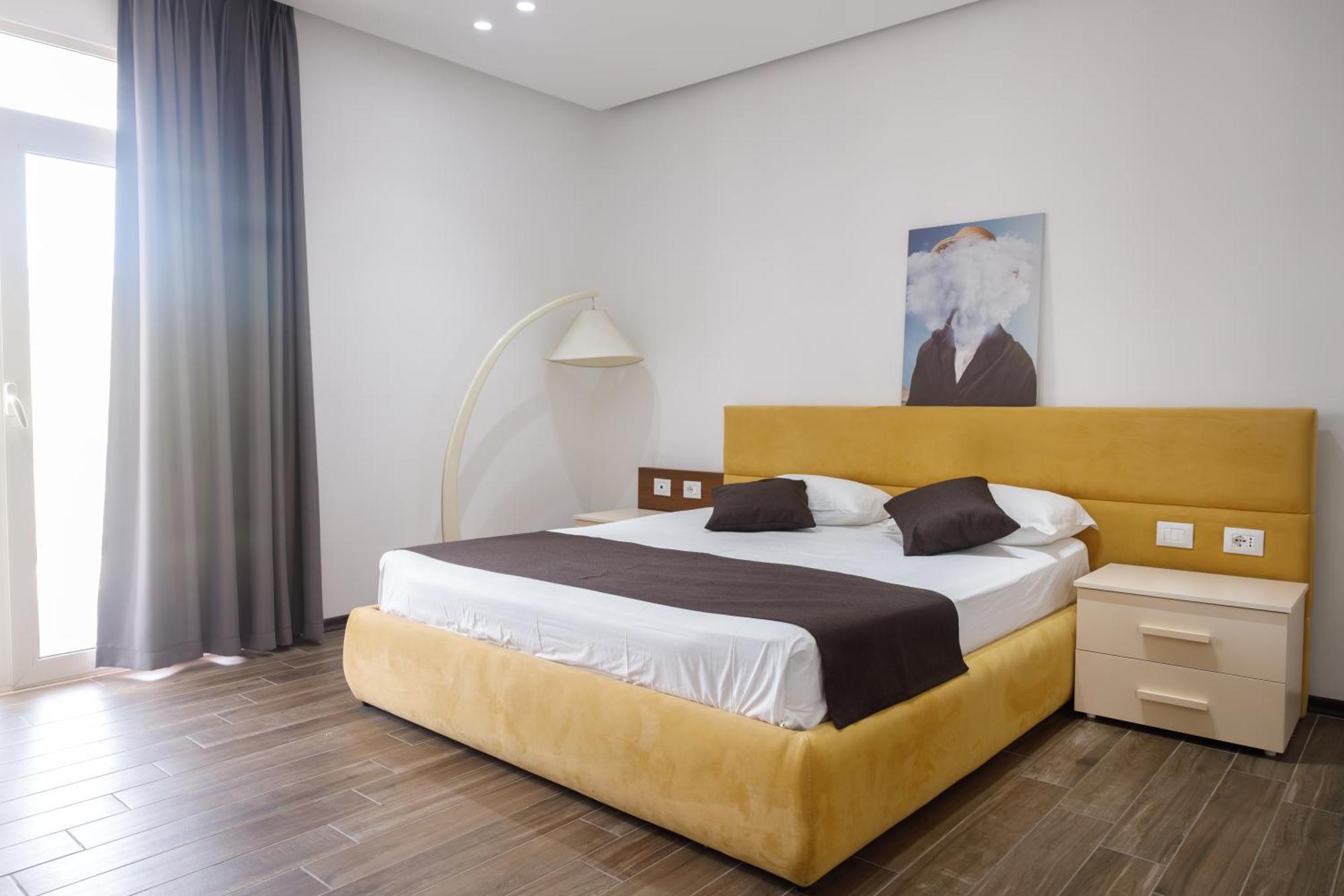 Amh Hotel Дуррес Экстерьер фото