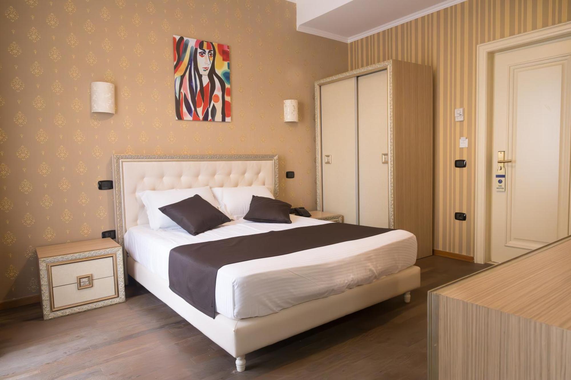 Amh Hotel Дуррес Экстерьер фото