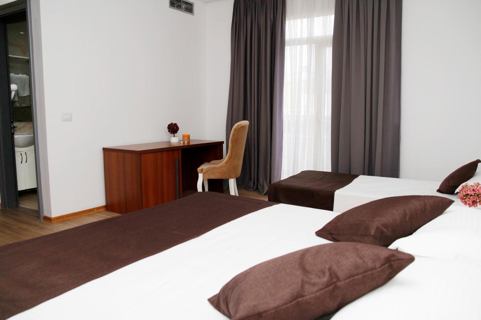 Amh Hotel Дуррес Экстерьер фото