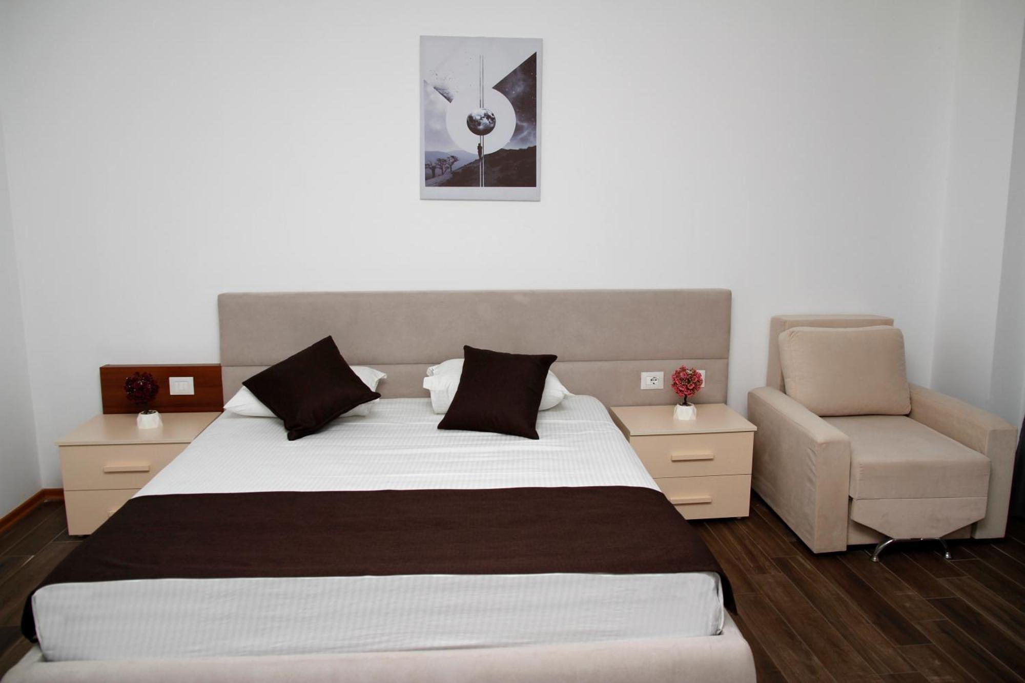 Amh Hotel Дуррес Экстерьер фото