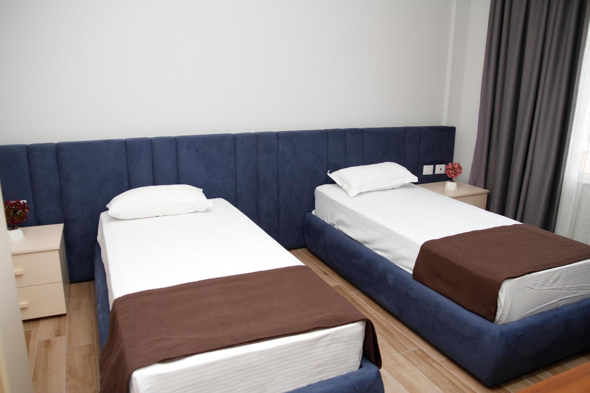 Amh Hotel Дуррес Экстерьер фото