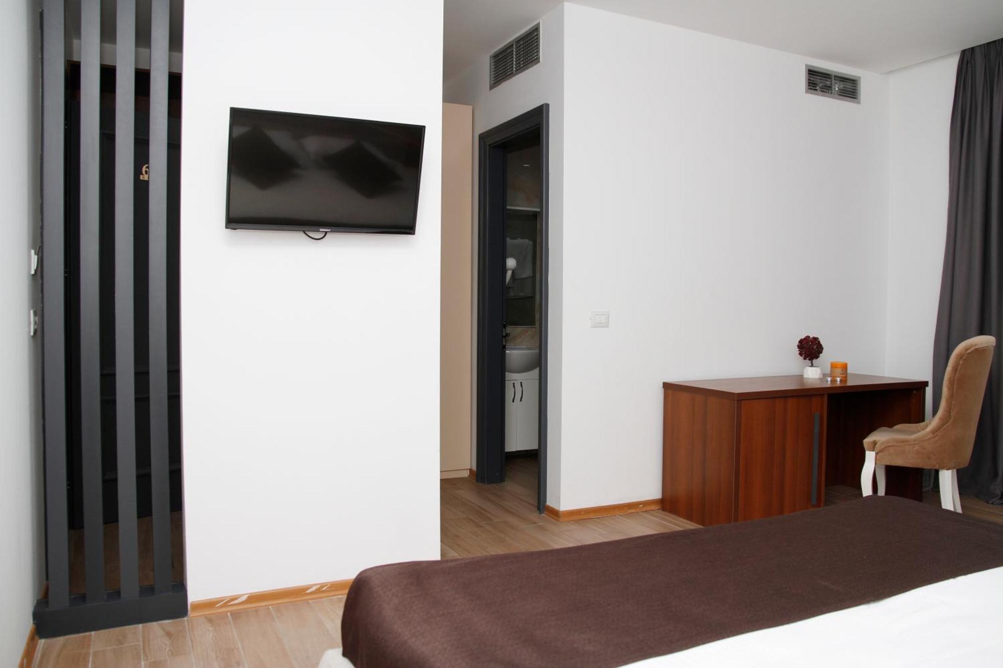 Amh Hotel Дуррес Экстерьер фото