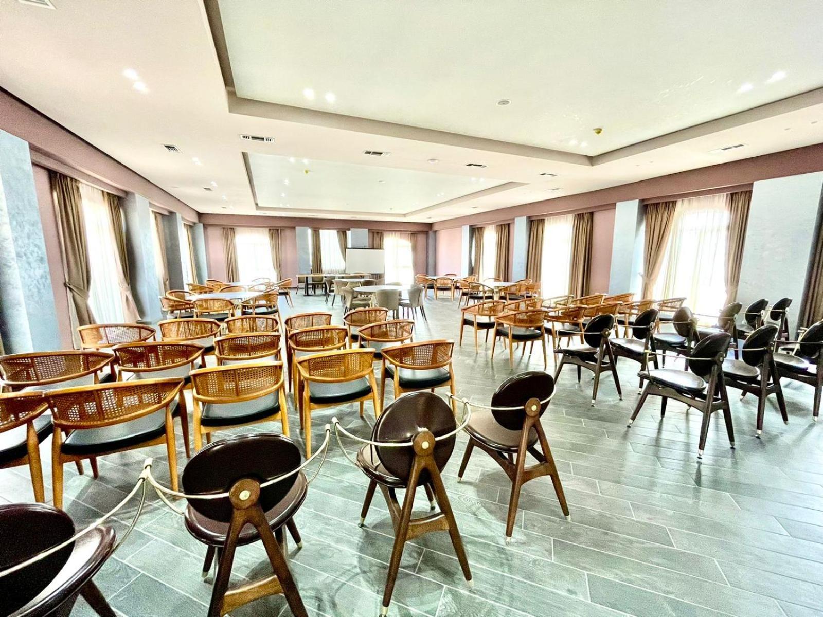 Amh Hotel Дуррес Экстерьер фото