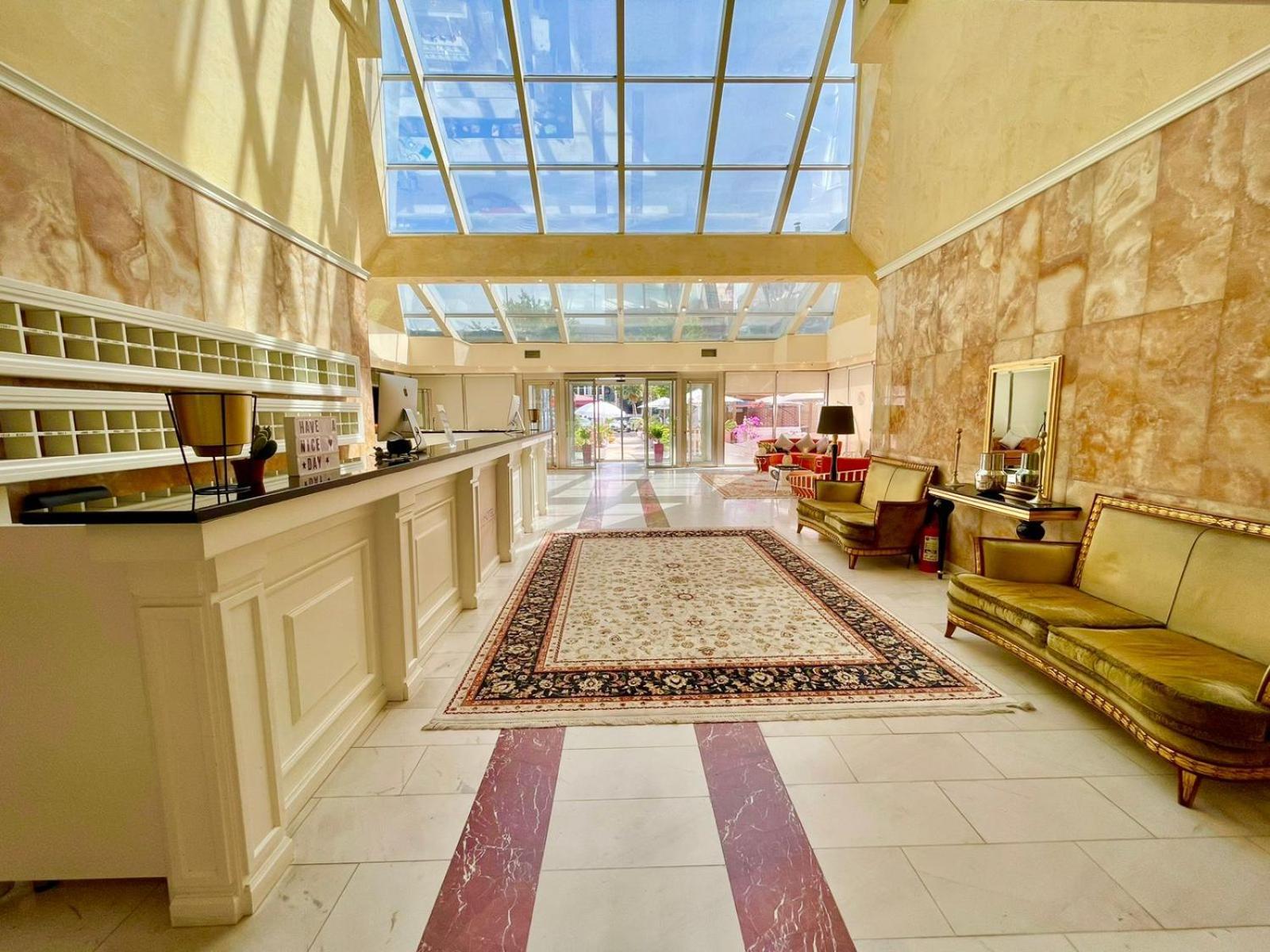 Amh Hotel Дуррес Экстерьер фото