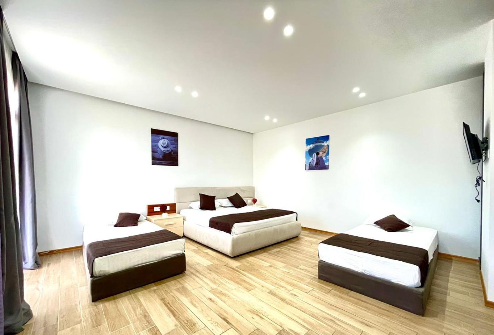 Amh Hotel Дуррес Экстерьер фото